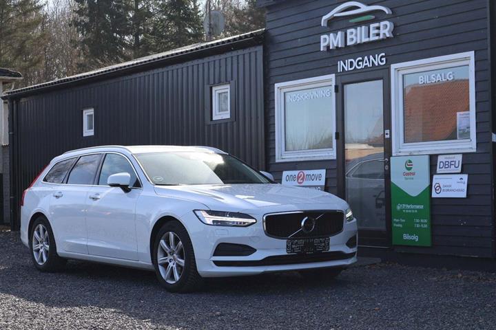 Grøn Volvo V90 fra 2018 set udefra