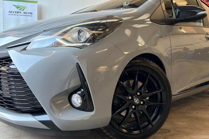 Sort Toyota Yaris fra 2019