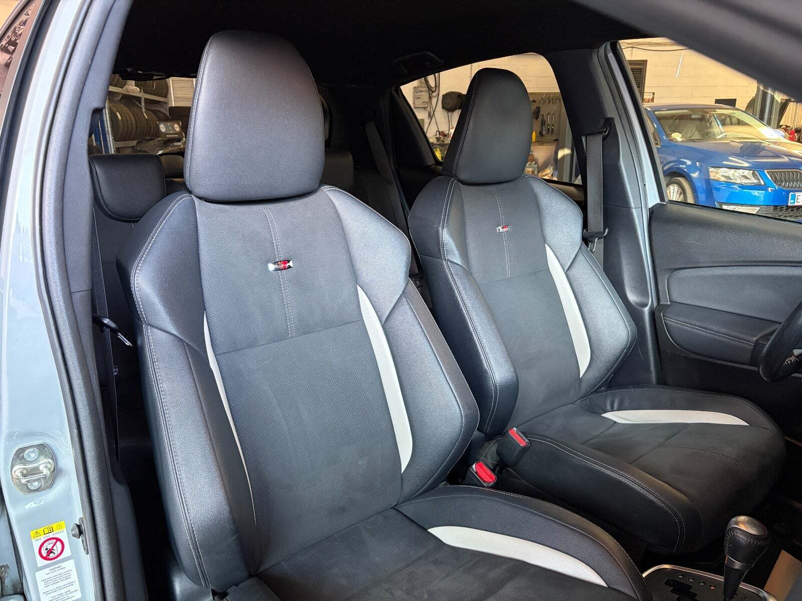 Sort Toyota Yaris fra 2019