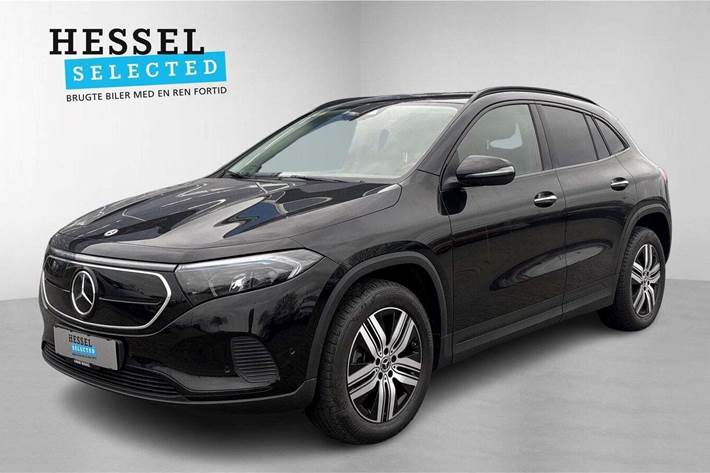 Sort Mercedes EQA250 fra 2022 set udefra