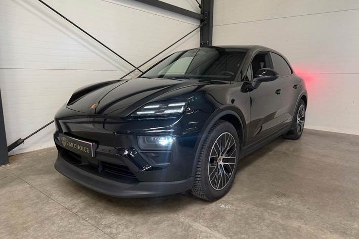 Sort Porsche Macan fra 2025 set udefra