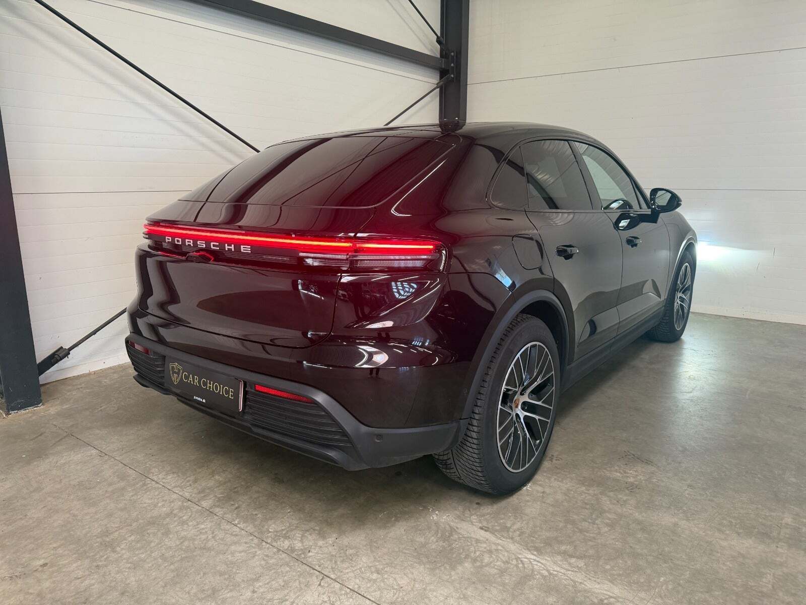 Sort Porsche Macan fra 2025