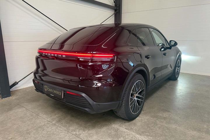 Sort Porsche Macan fra 2025