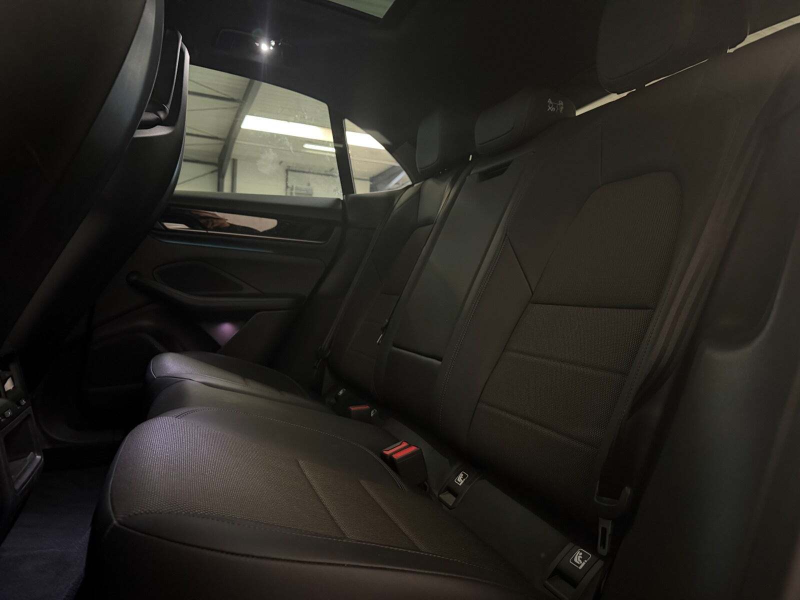 Sort Porsche Macan fra 2025