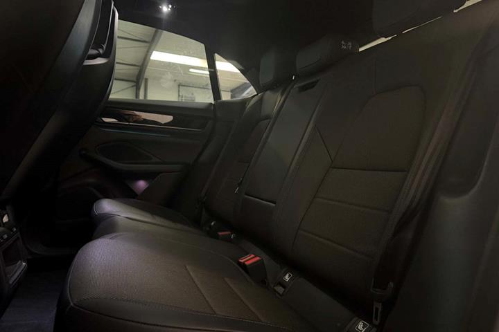 Sort Porsche Macan fra 2025