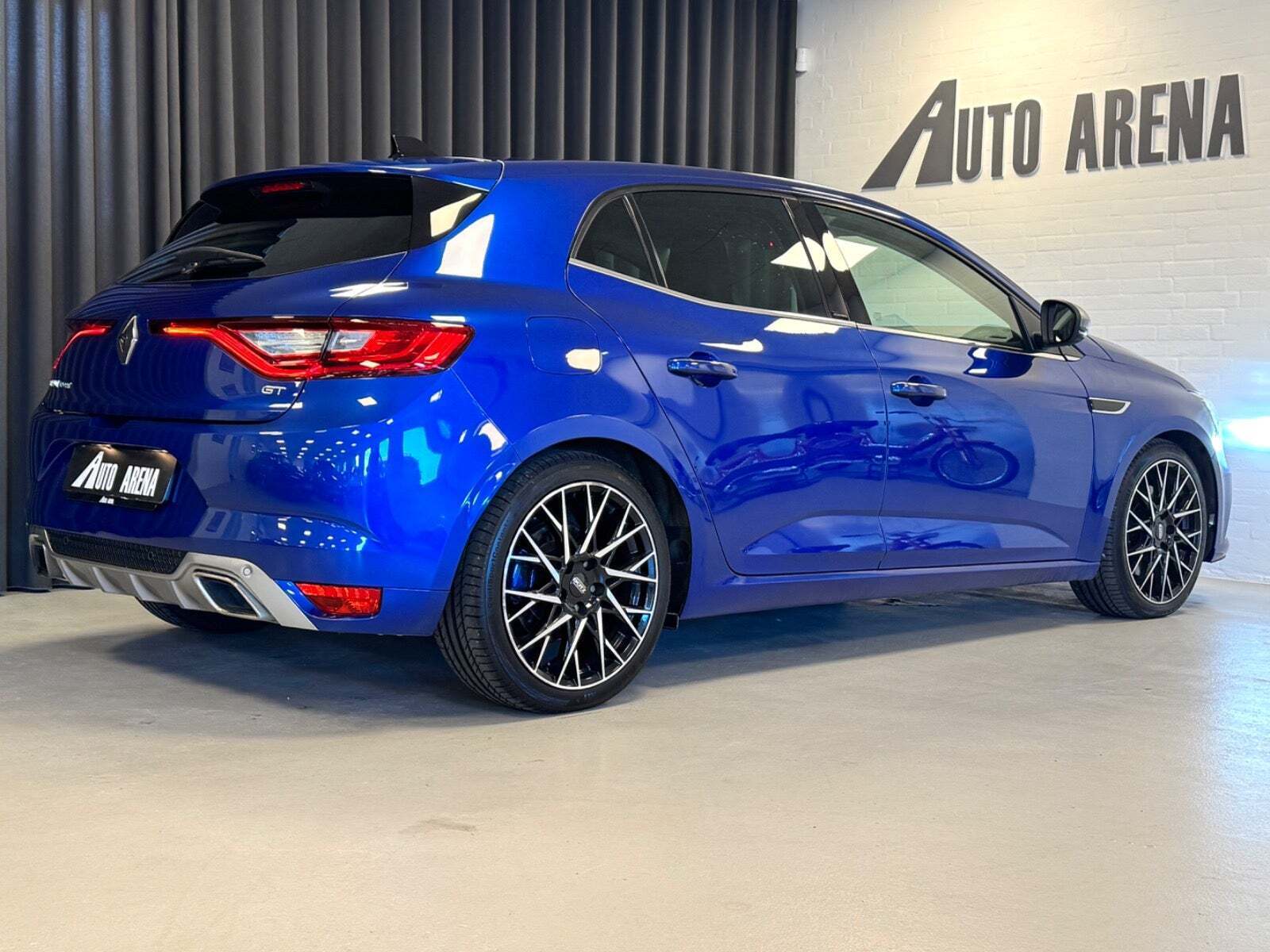 Blå Renault Megane IV fra 2016