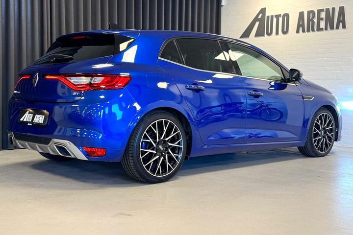 Blå Renault Megane IV fra 2016