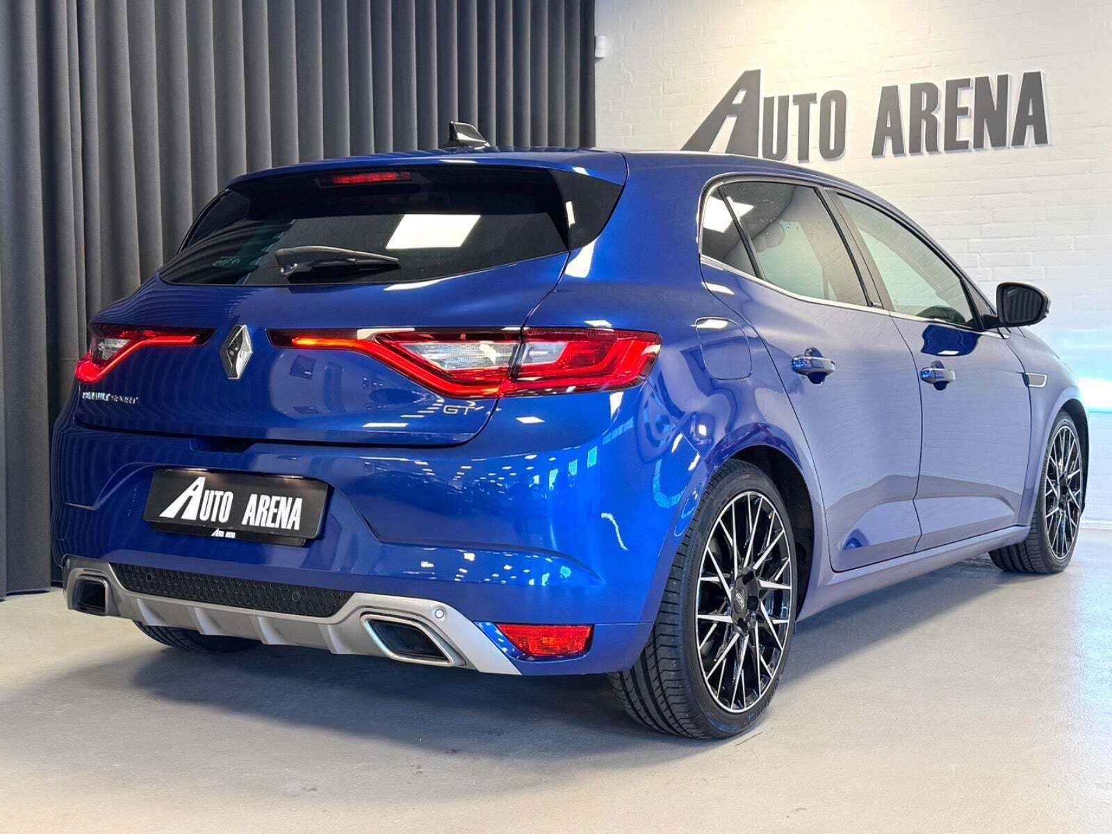 Blå Renault Megane IV fra 2016