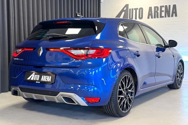 Blå Renault Megane IV fra 2016