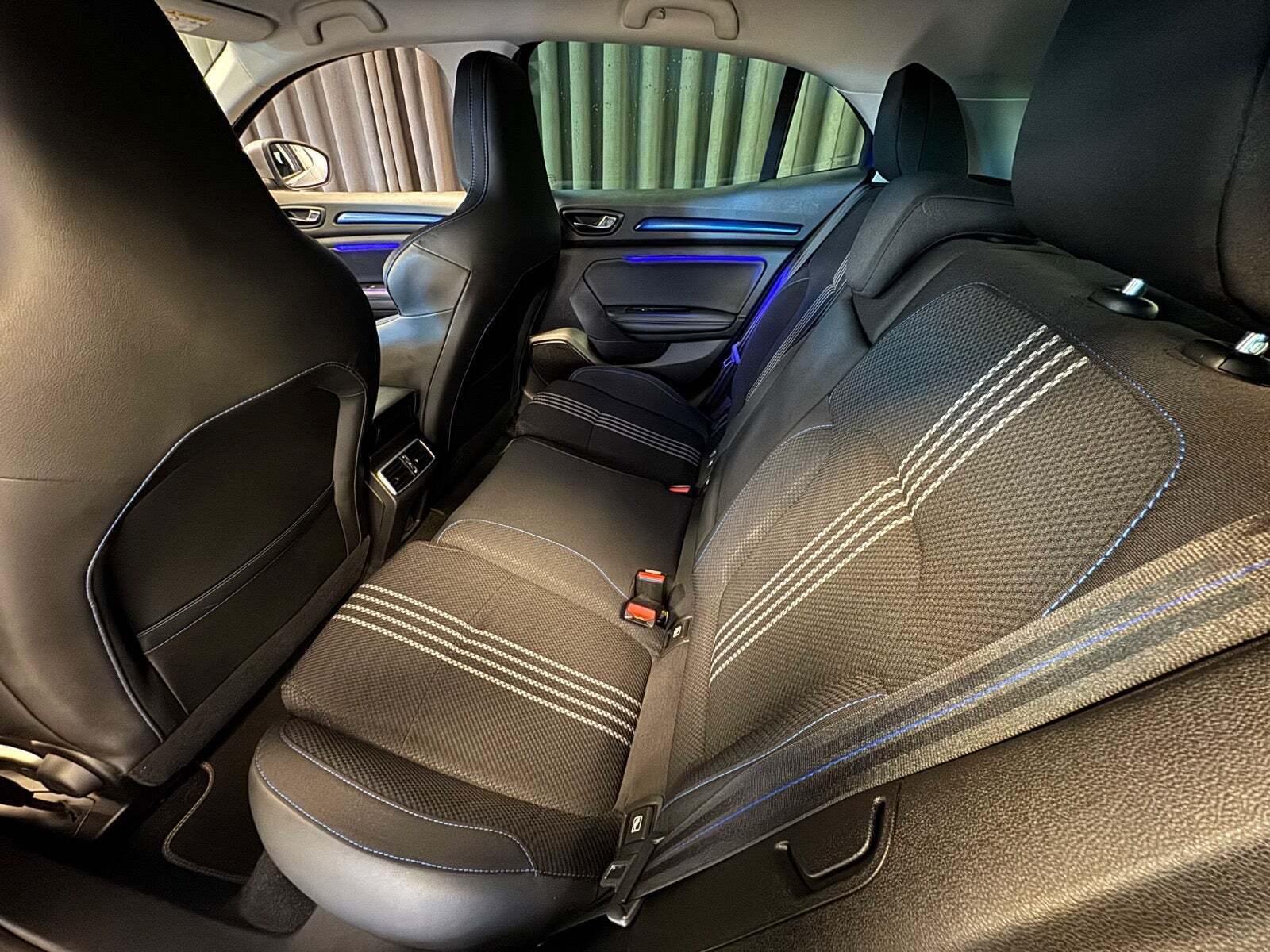 Blå Renault Megane IV fra 2016