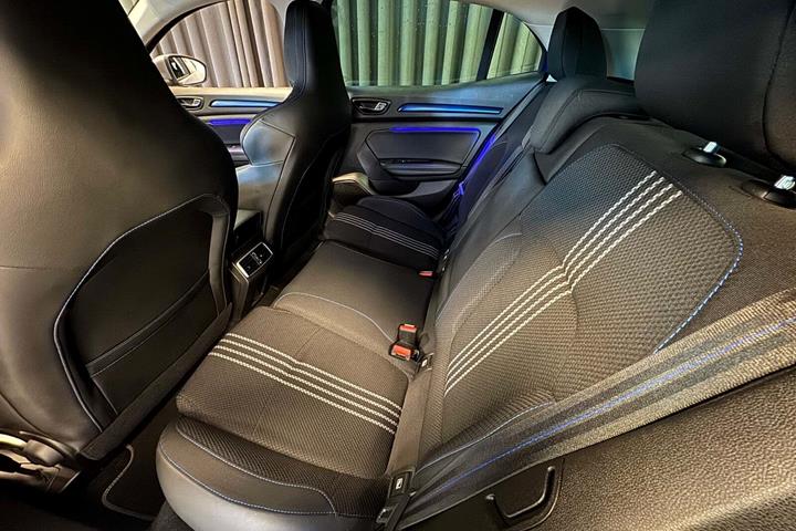 Blå Renault Megane IV fra 2016