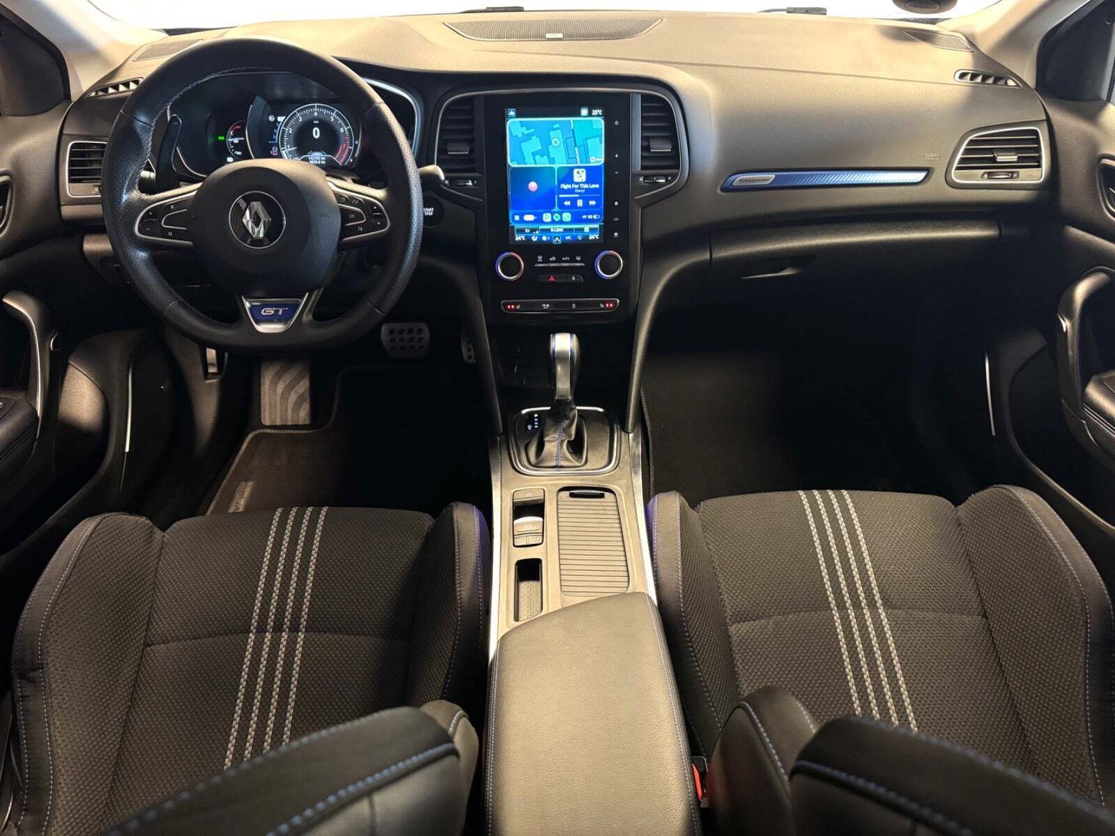 Blå Renault Megane IV fra 2016