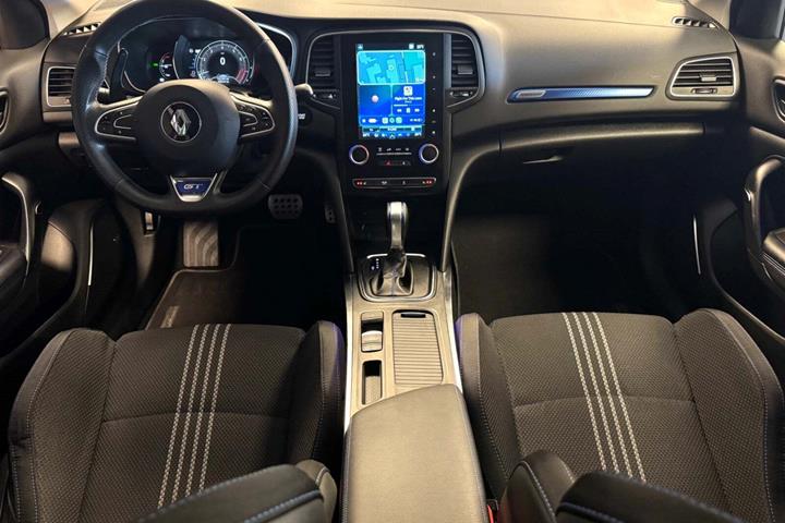 Blå Renault Megane IV fra 2016