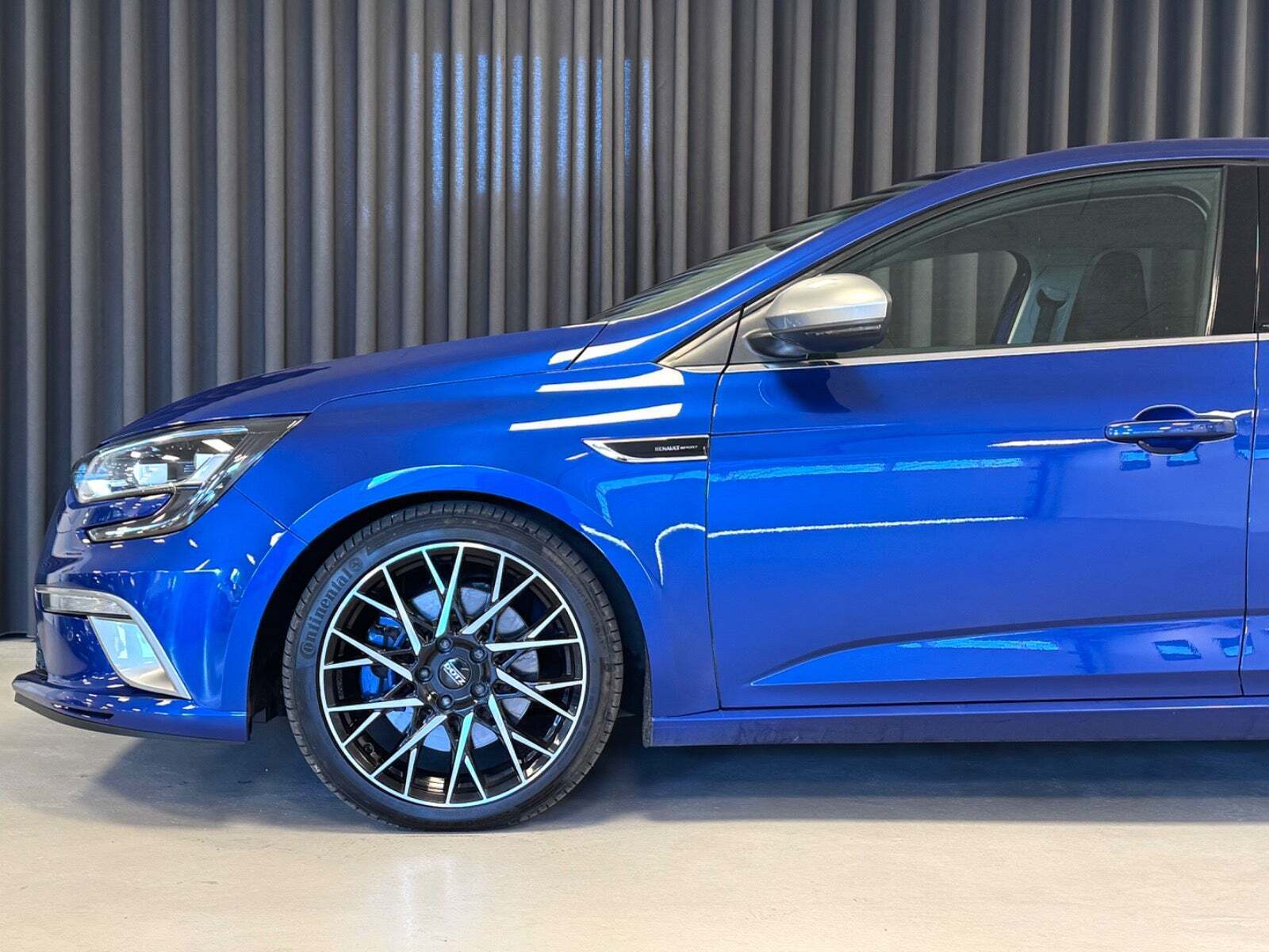 Blå Renault Megane IV fra 2016