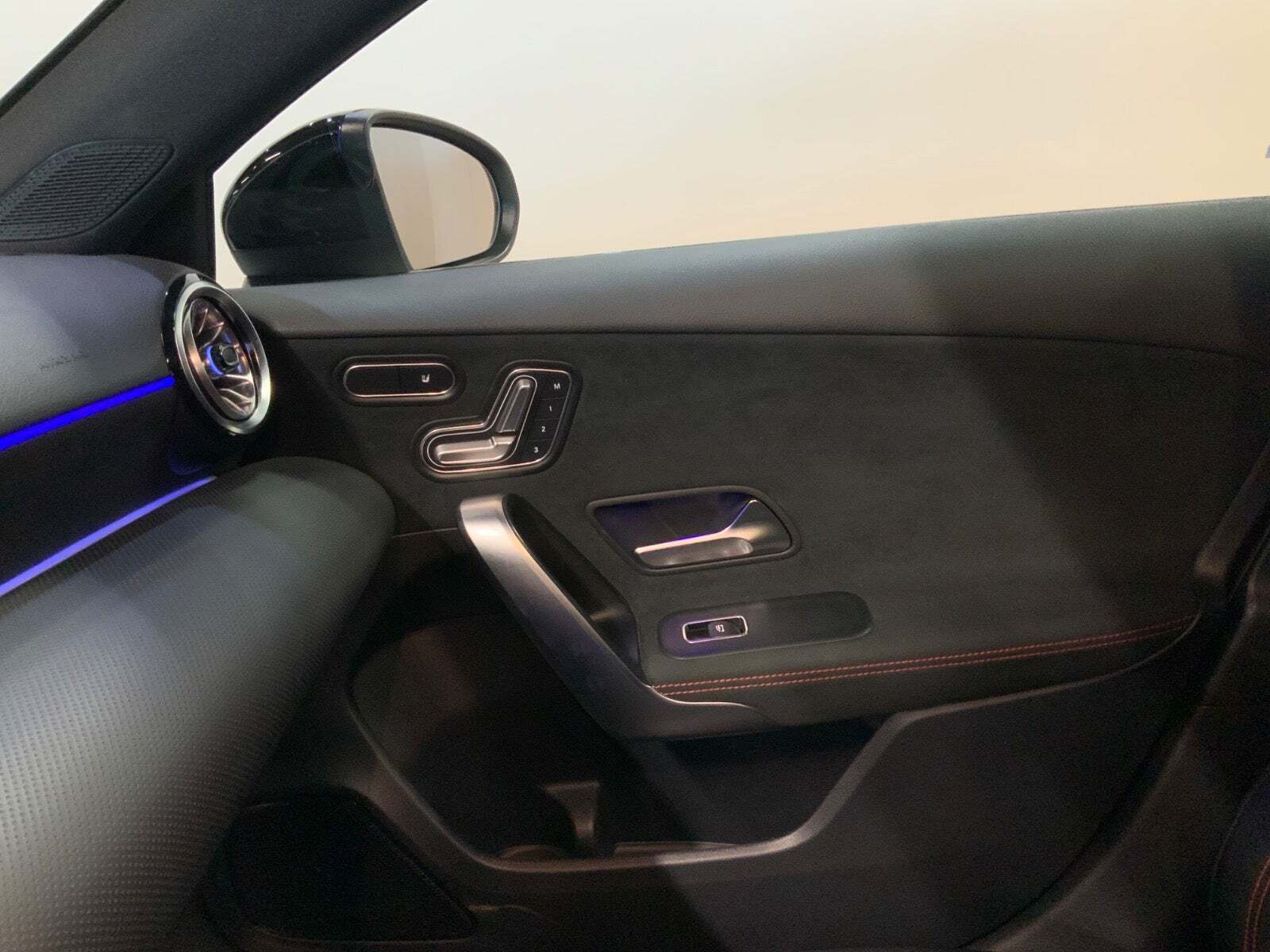 Hvid Mercedes A250 e fra 2021