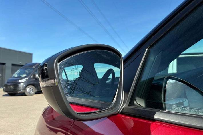 Rød Opel Corsa-e fra 2024