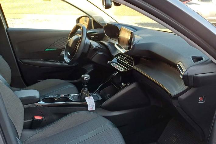 Grå Peugeot 208 fra 2022