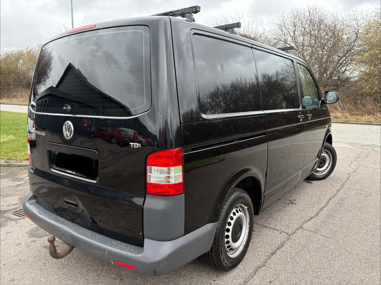 Sort VW Transporter fra 2012