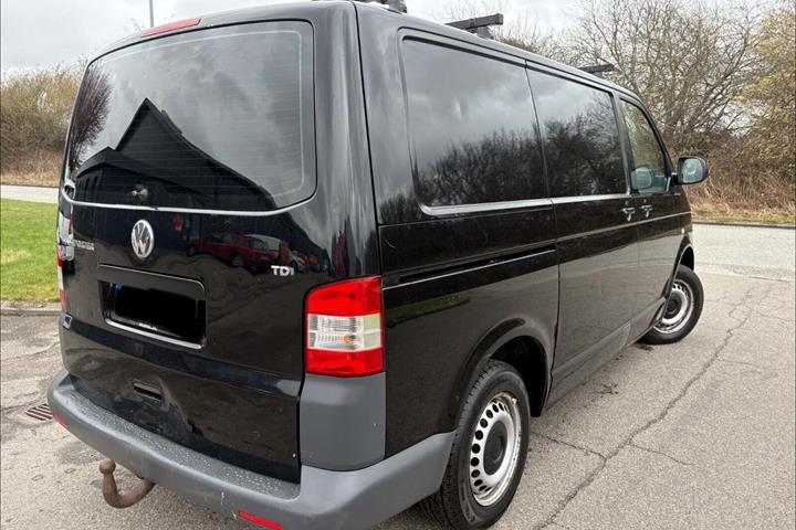 Sort VW Transporter fra 2012