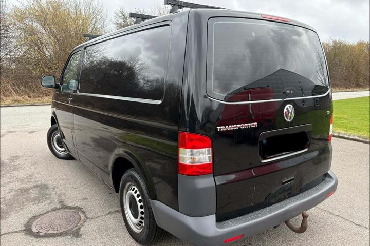 Sort VW Transporter fra 2012