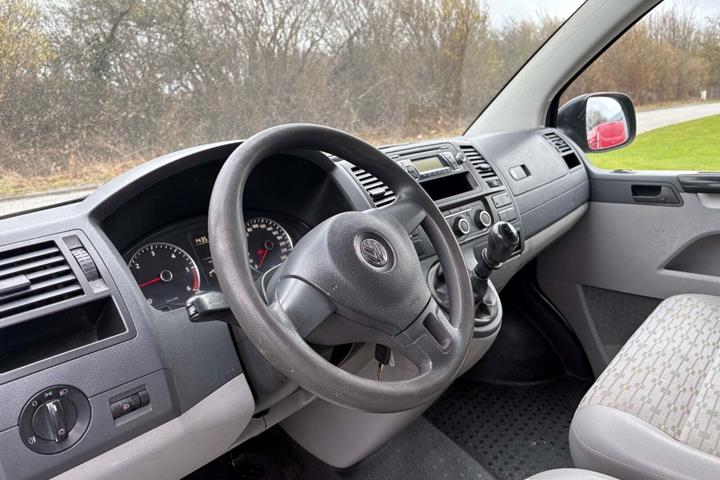 Sort VW Transporter fra 2012