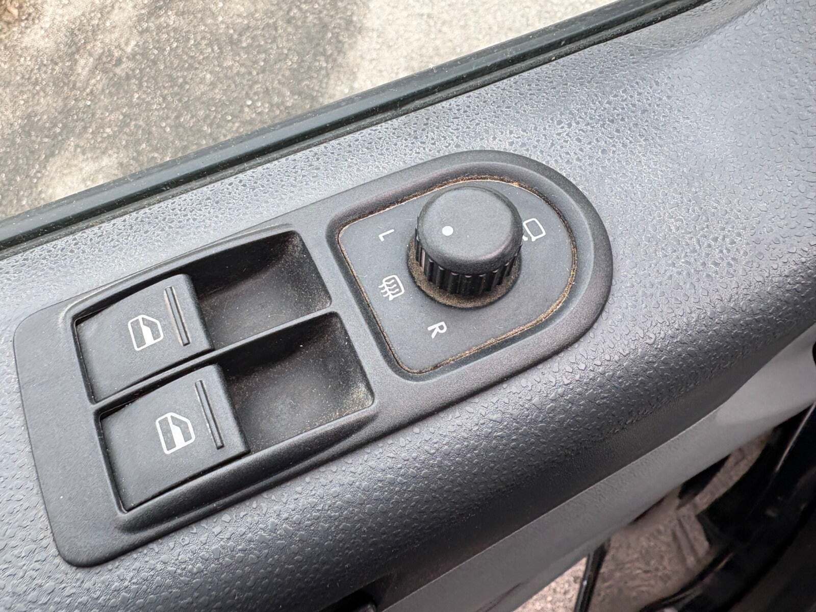 Sort VW Transporter fra 2012
