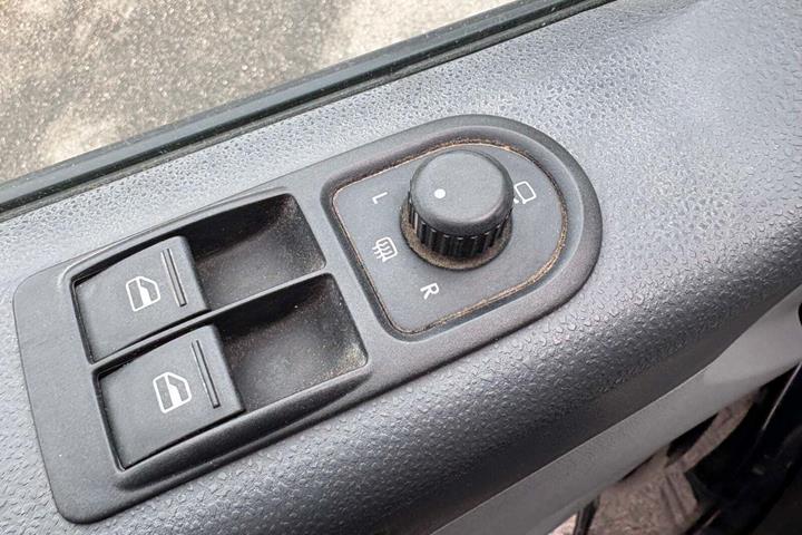Sort VW Transporter fra 2012