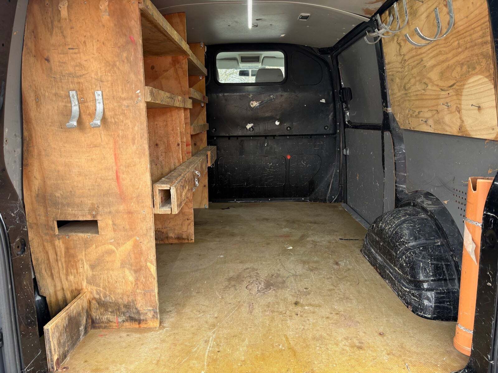 Sort VW Transporter fra 2012