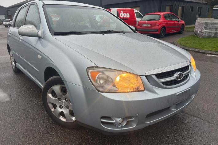 Gul Kia Cerato fra 2006