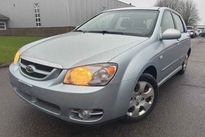 Gul Kia Cerato fra 2006
