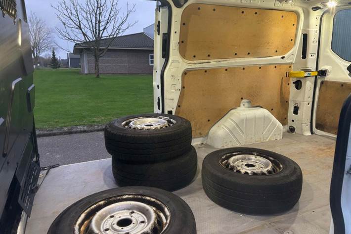 Gul Ford Transit Custom 310L fra 2013