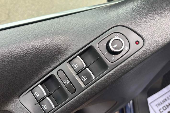 Gul VW Tiguan fra 2013