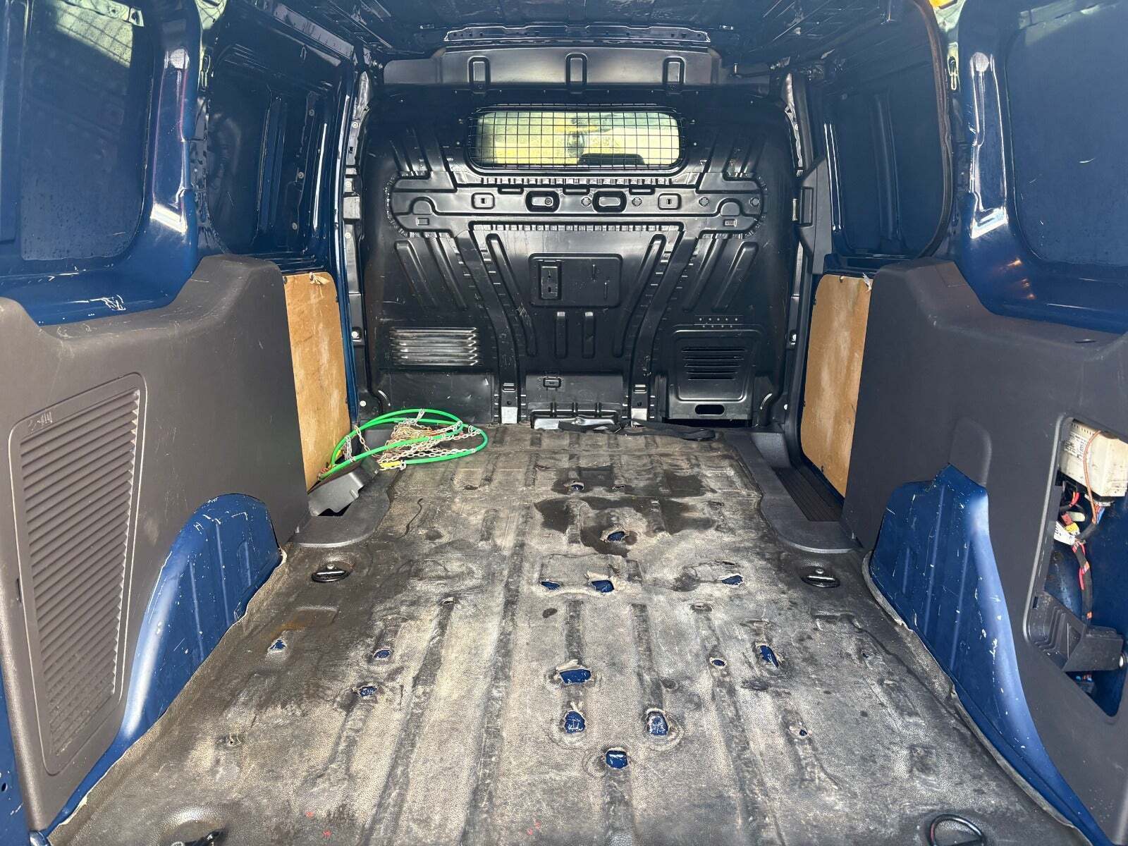 Gul Ford Transit Connect fra 2018