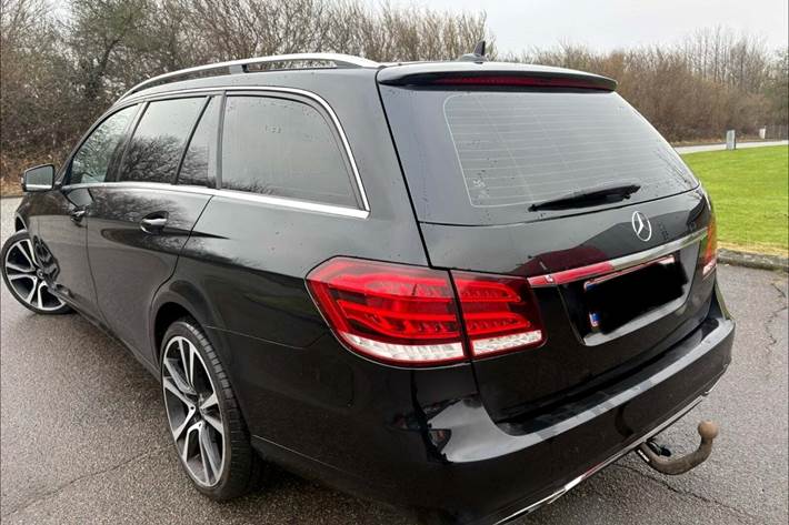 Sort Mercedes E200 fra 2014