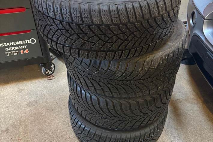 Sort Mercedes E200 fra 2014