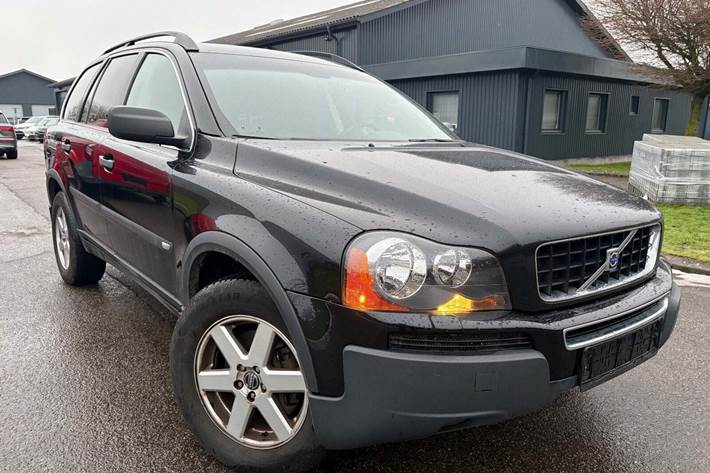Gul Volvo XC90 fra 2006