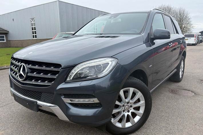 Sort Mercedes ML350 fra 2013