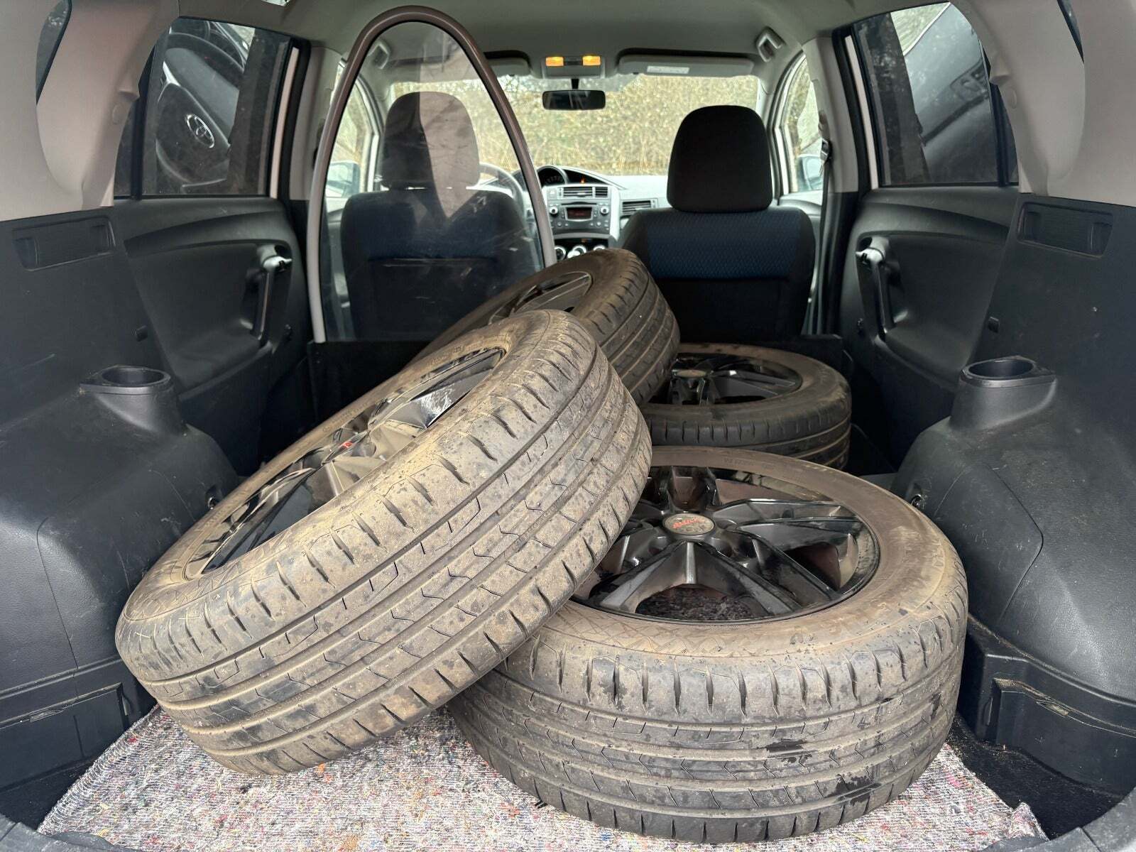 Hvid Toyota Sportsvan fra 2016