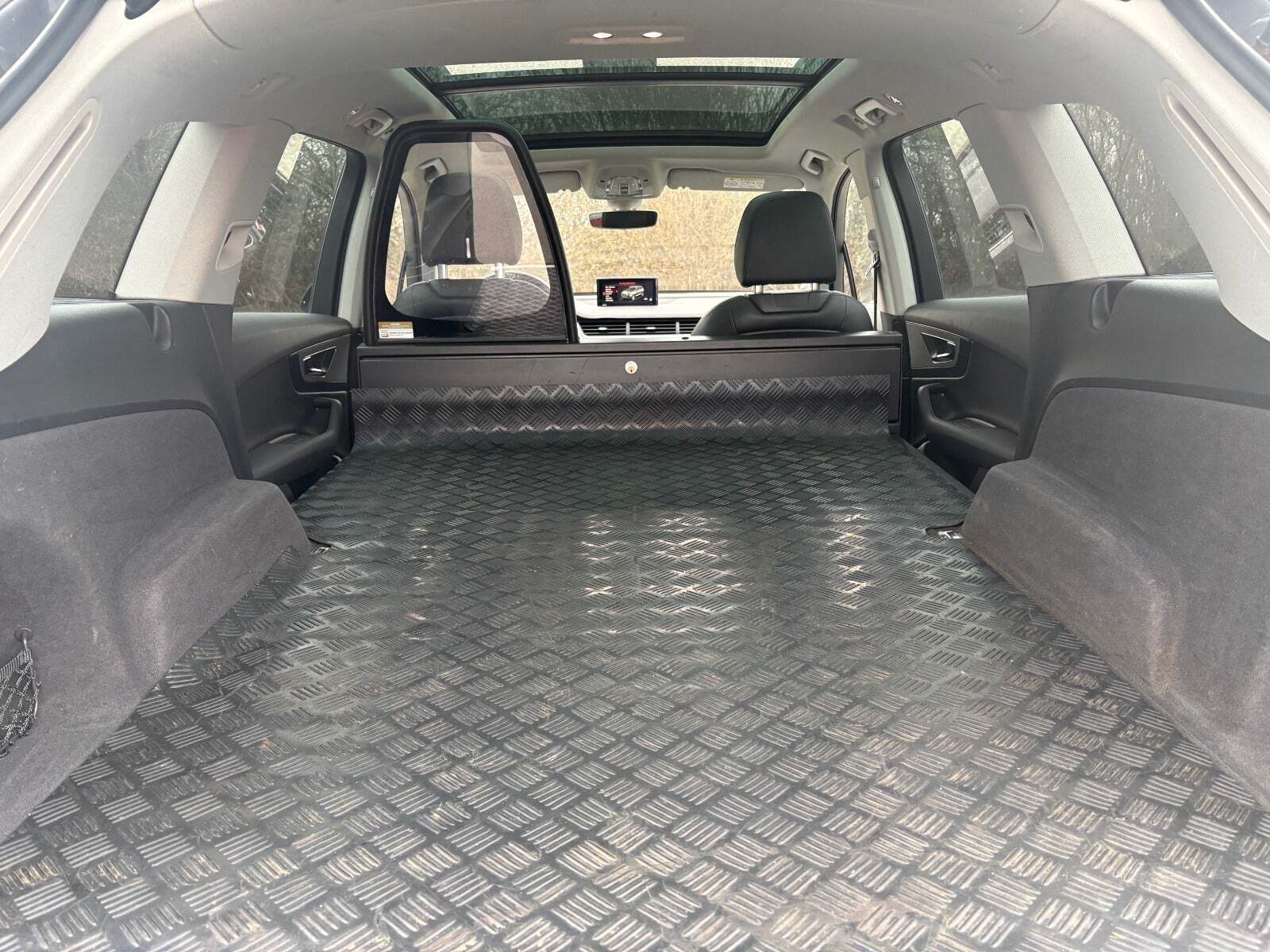 Grå Audi Q7 fra 2016