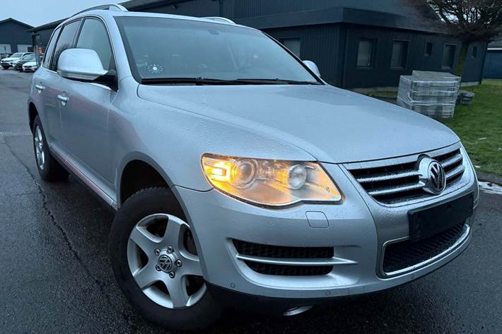 Sølv VW Touareg fra 2008
