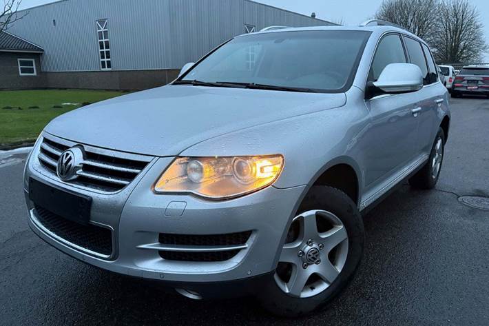Sølv VW Touareg fra 2008