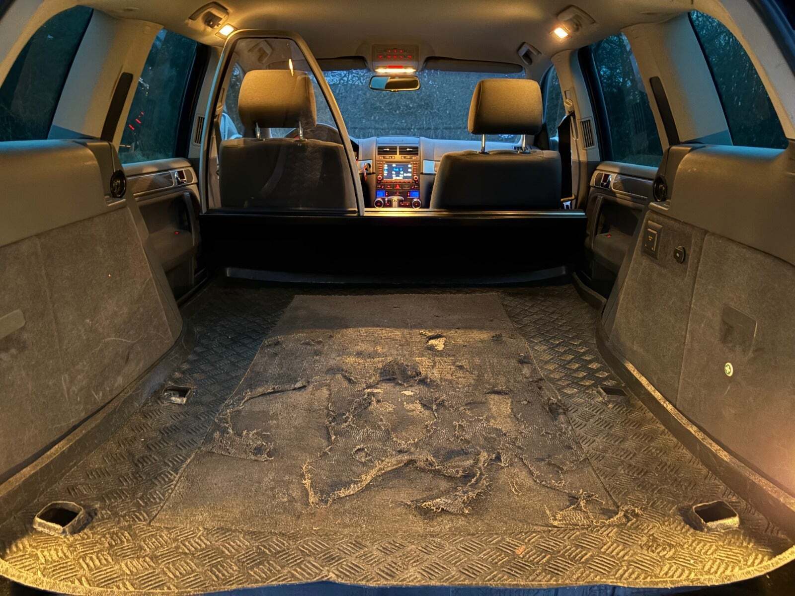 Sølv VW Touareg fra 2008