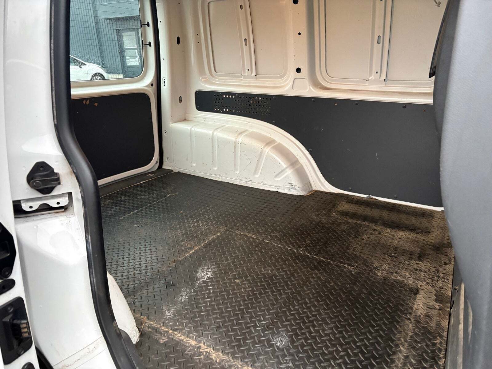 Hvid VW Caddy fra 2012