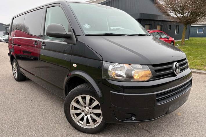 Sort VW Transporter fra 2015