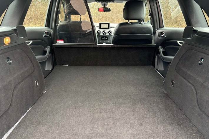 Sort Mercedes B200 fra 2013