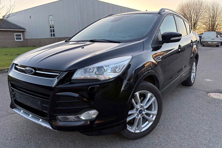 Sort Ford Kuga fra 2017
