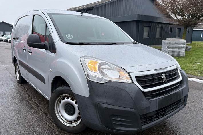 Sølv Peugeot Partner fra 2017