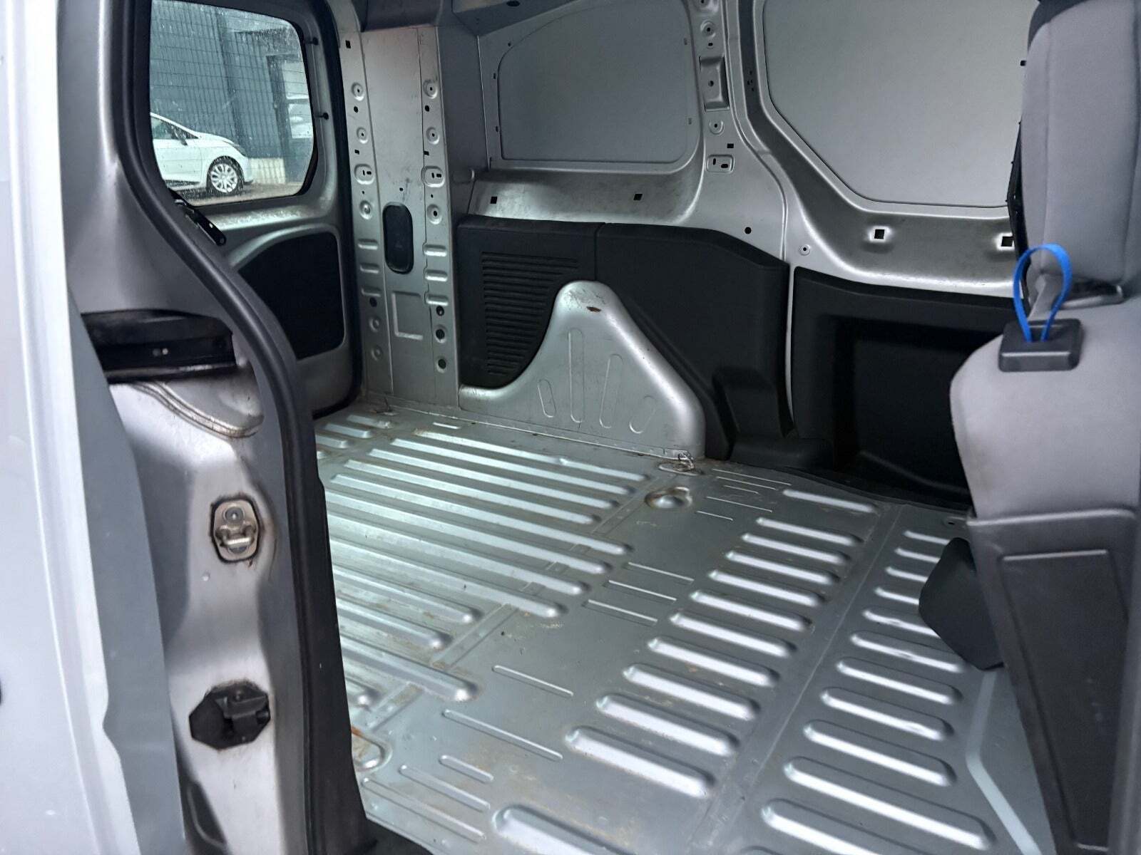 Sølv Peugeot Partner fra 2017