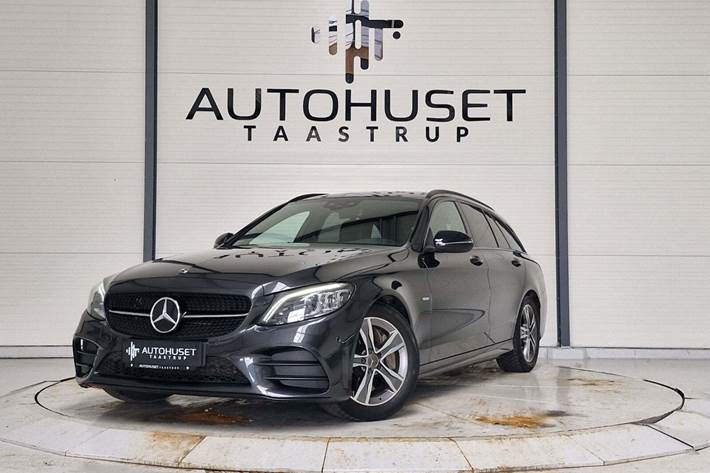 Grå Mercedes C300 fra 2021