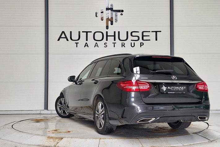 Grå Mercedes C300 fra 2021